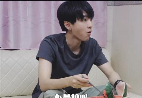 王俊凯吃瓜娱乐视频,揭秘明星幕后趣事